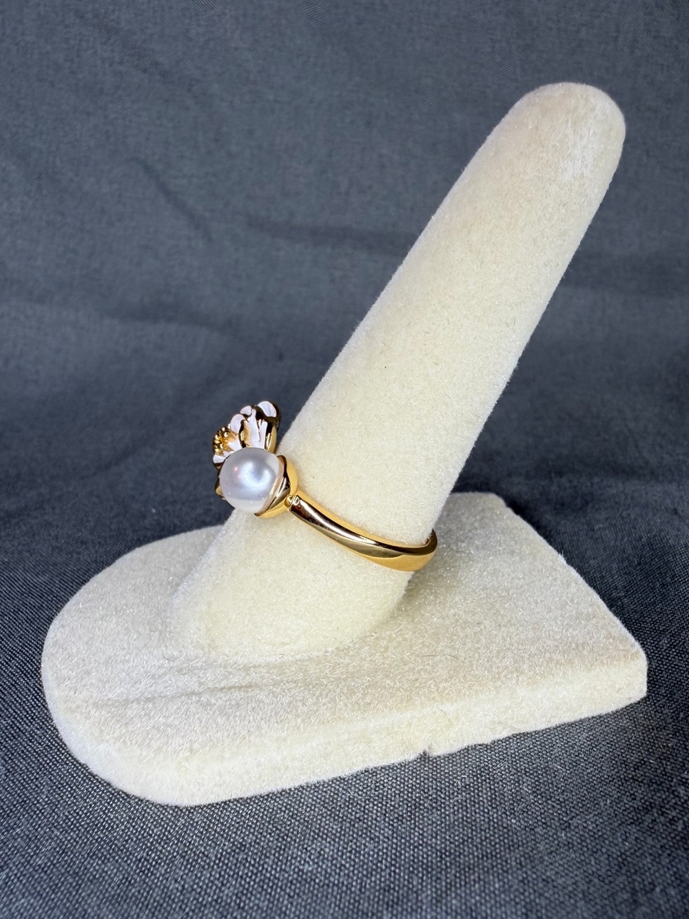 White Enamel Flower & Faux Pearl Adjustable Gold Tone Open Ring - Picture 6 of 7